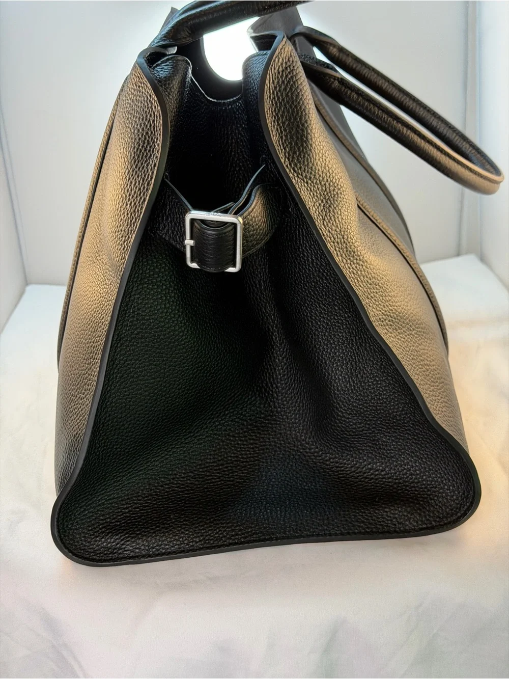 LaFudge Viral Minimalist Ora Boston Cowhide Leather Structure Bag - Picture 5 of 7